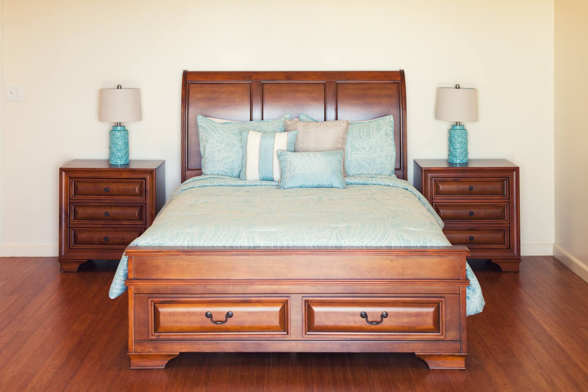 Monkey Hill at Sugar Hill double bedroom with turqoise sheets